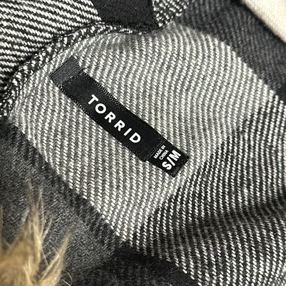 Torrid like new fleece plaid hooded cover up black white toggle front poncho - Picture 4 of 6